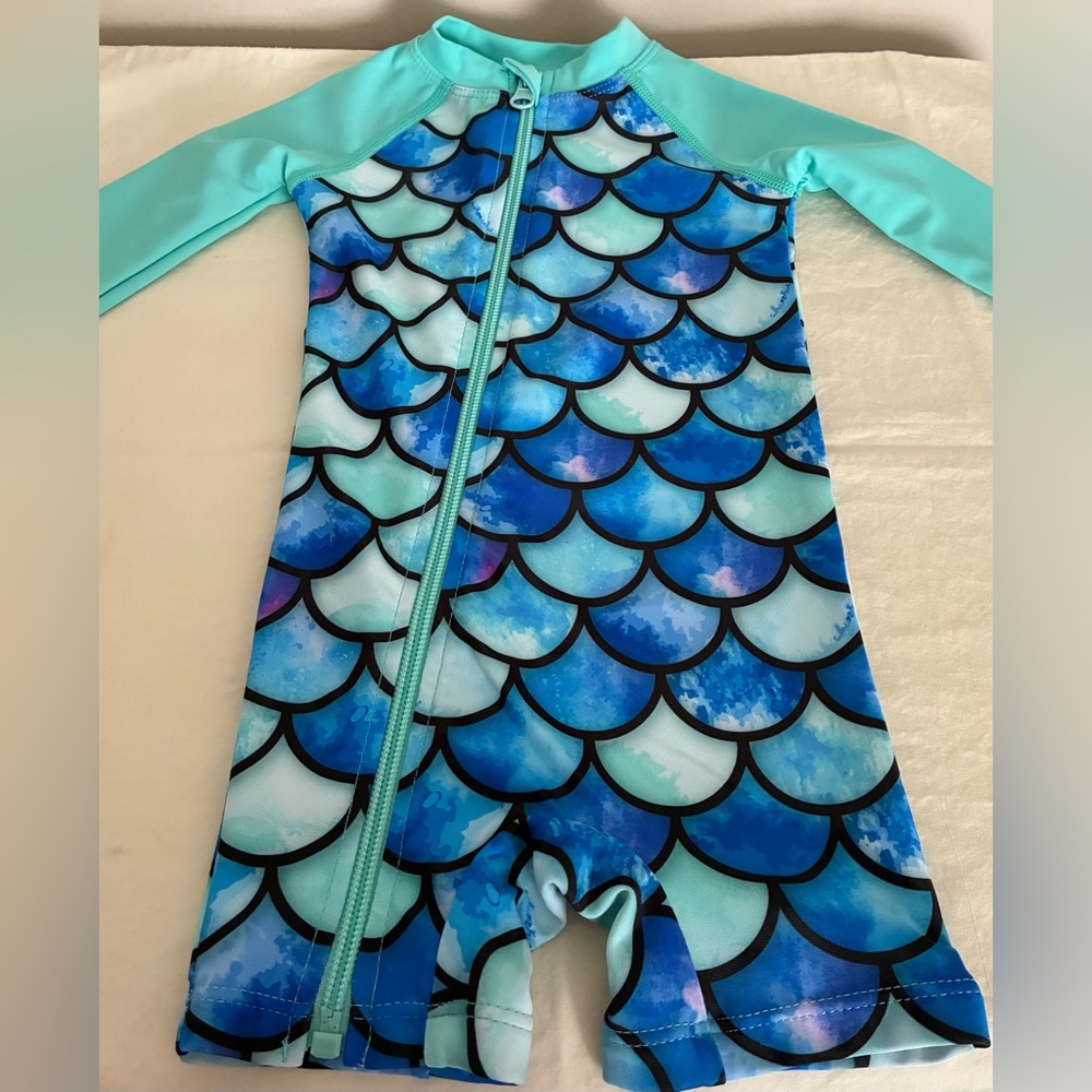 NWT Umelok Kid’s Mermaid Scale Pattern Full-Zip Swim Wear UPF 50+; Size 0-3 mo